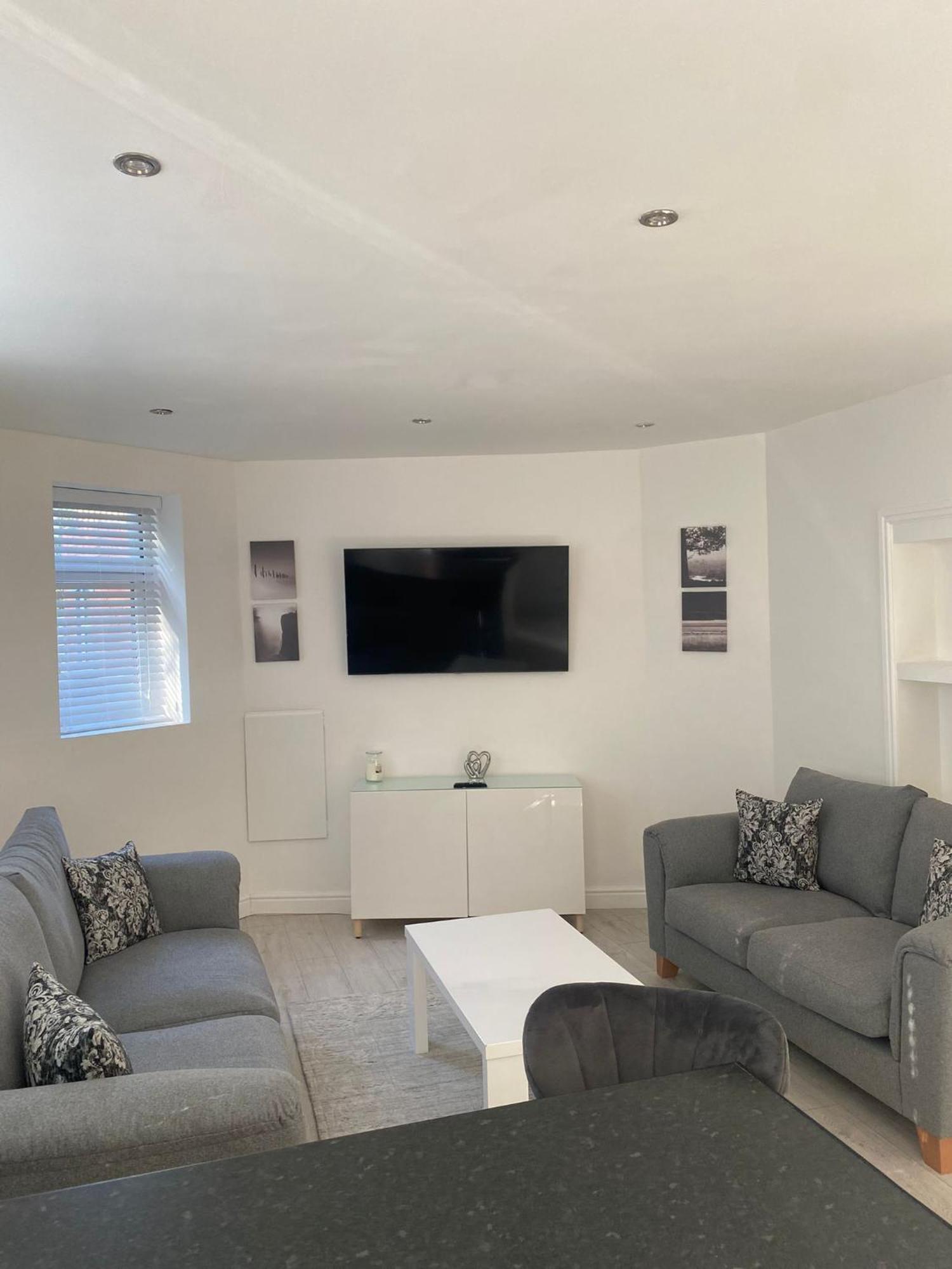 Spacious 2 Bedroom Apartment Liverpool Exterior photo